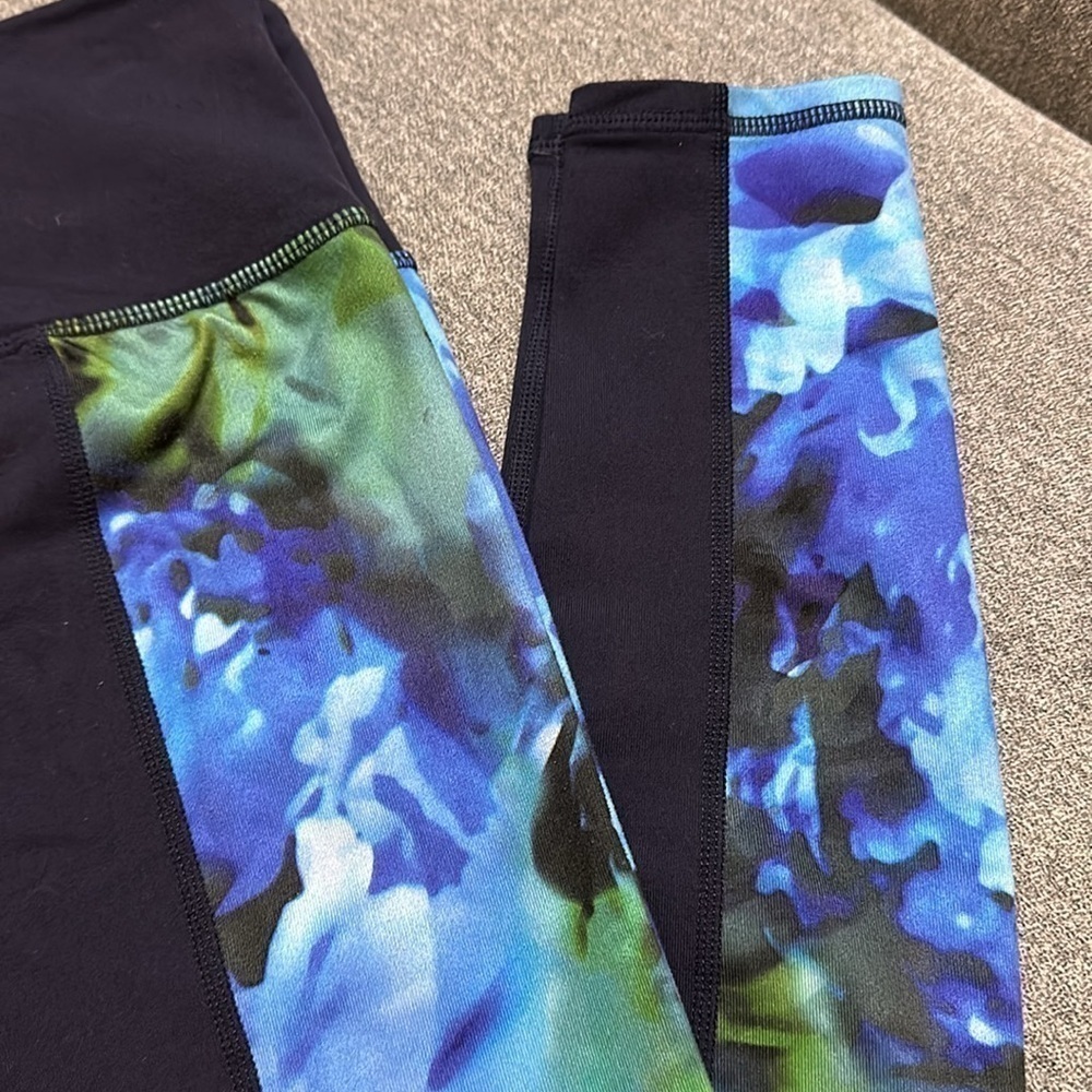 Athleta Leggings Navy Blue with Green/Blue Floral Accents Size Small - Picture 4 of 7